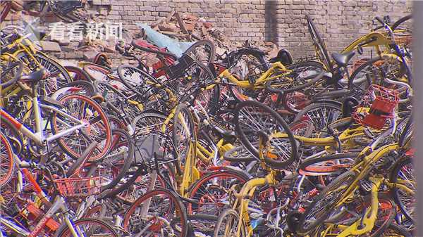 共享单车乱堆放 停放管理企业正加紧整改