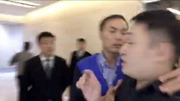 ����������Ա���ϻط�����ͻ