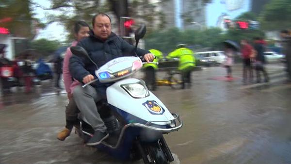 怎么样才能学会骑电动车视频 6Wt1-fypsqka0780531.jpg