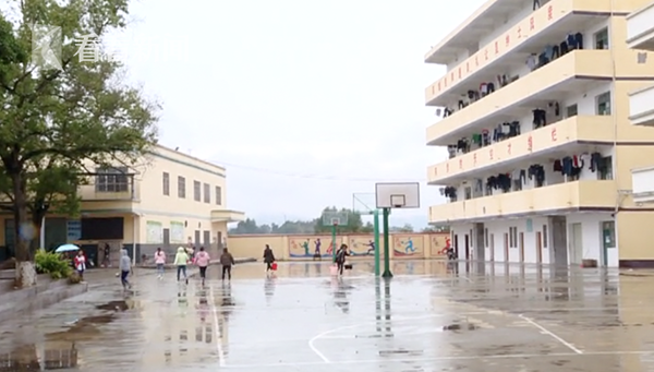 视频|初三女生痛经仍遭教官赤脚体罚深度昏迷