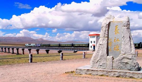 格尔木发展全域旅游大力建设高原重要旅游目的