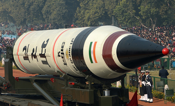 印度在阅兵式上展出的“烈火”-5导弹