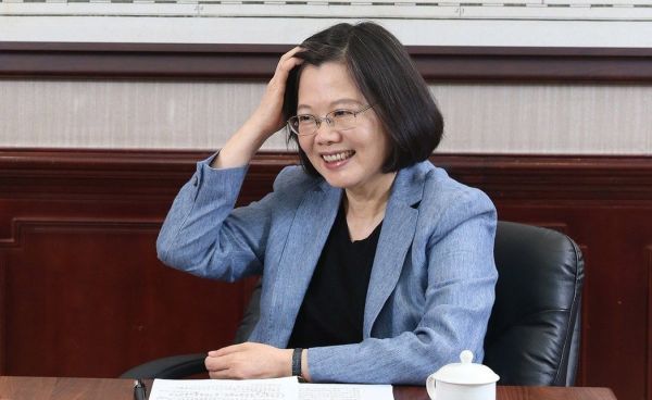 ����ͼ����Ӣ�ġ���̨�塶���ϱ�����