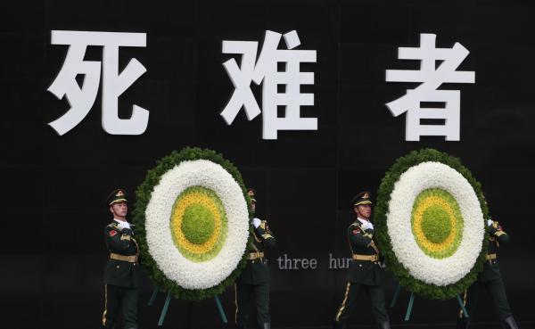 2017年12月13日，江苏南京，国家公祭仪式在侵华日军南京大屠杀遇难同胞纪念馆举行。 东方IC 图