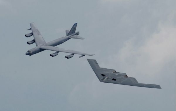 新巡航导弹将提高美国B-52和B-2轰炸机的效能(美国军事网站)