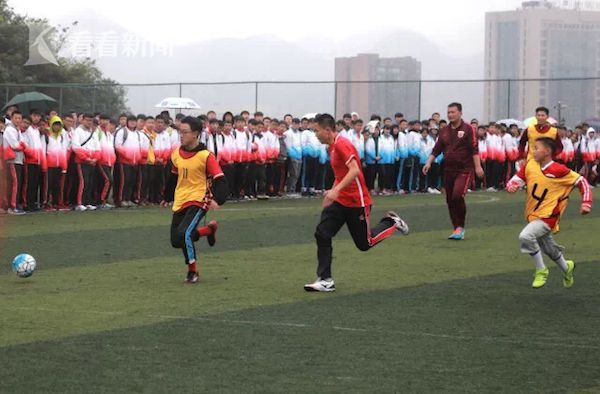 上港将爱心送至贵州兴义 青训基地已多达44