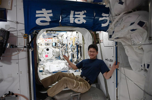 澎湃新闻:日本宇航员逗留太空三周长高9厘米？是量错了，只长高2厘米