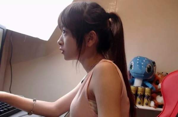 台湾护士正妹福利美照 清纯甜美笑容无辜,最爱lol