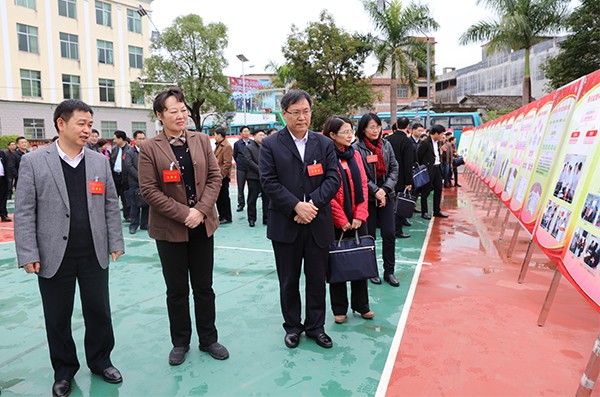 张黄镇总人口_广西钦州浦北张黄镇(3)
