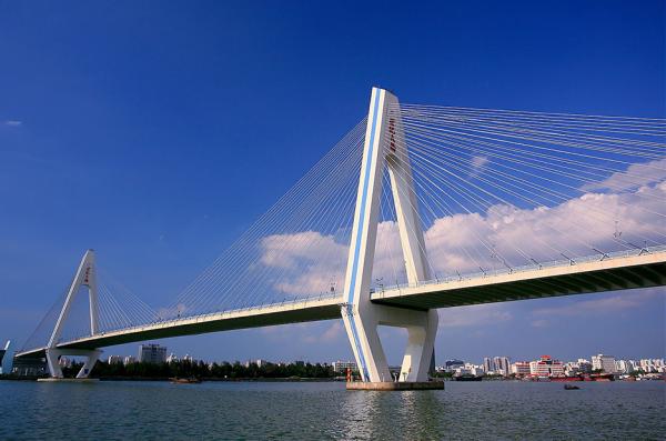 海南海口市世纪大桥。
