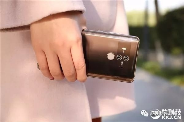 乌镇大会再聚焦人工智能 AI手机Mate10系列成