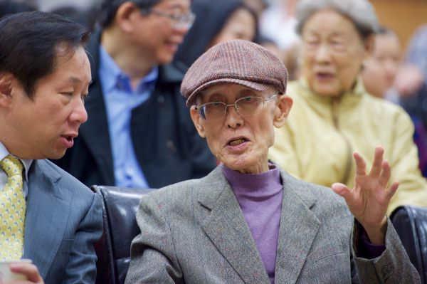 著名诗人余光中病逝 诗作《乡愁》广为流传感