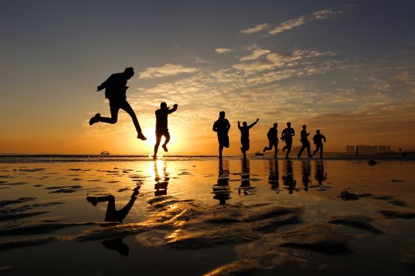 牛津词典揭晓2017年度词: 青年震荡 凸显千禧一