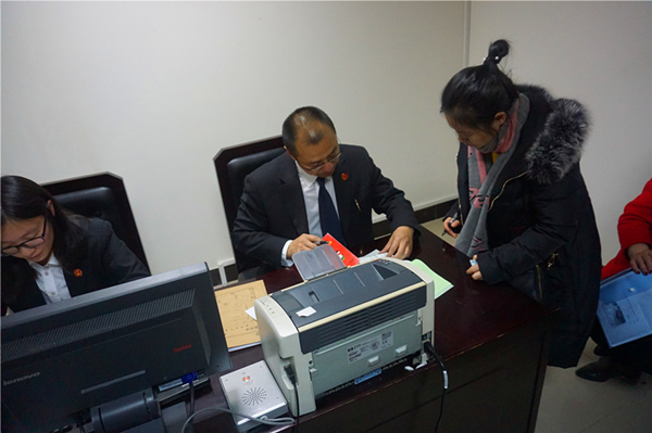 通州法院为36名申请执行人集中发放50余万元