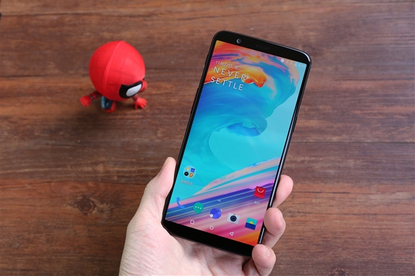 一加6曝光:iPhone X同款人脸识别、没有刘海|苹