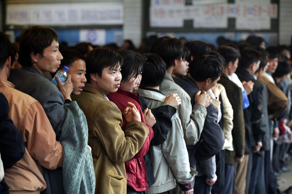 2018春运①|买票变:从车站肉搏到网络秒光