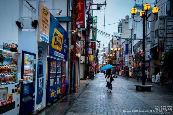 11区网友曝八大奇葩校规!女生只能穿白内裤,还