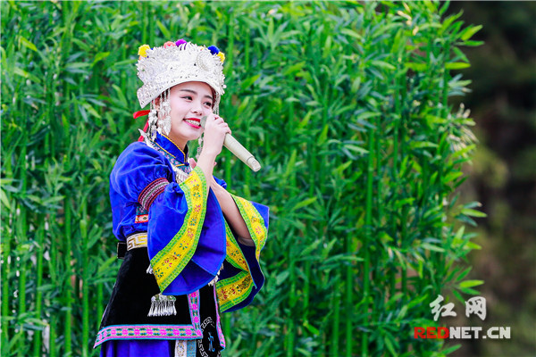 郴州莽山瑶族乡建乡60周年庆:瑶乡姑娘一举一动美如画