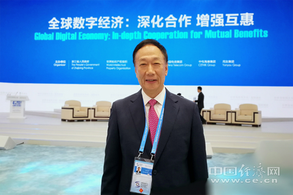 郭台铭:人类要学会控制人工智能,而不被反控制