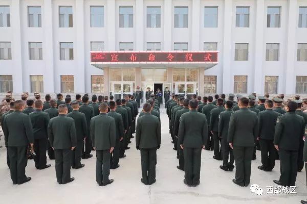 新疆阿克苏百余名退伍老兵光荣返乡