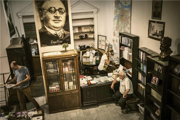 拍《萨瓦流淌的方向》,导演陈丹燕要做一部作