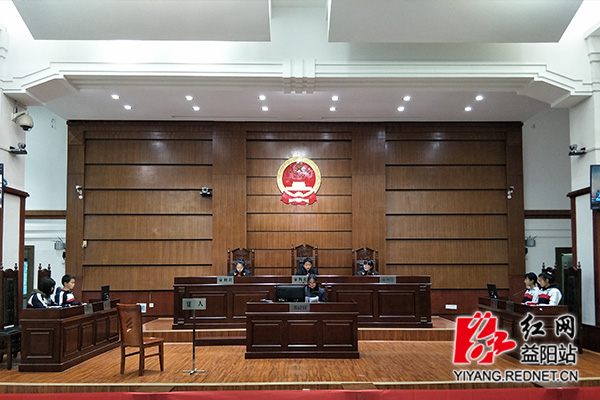 学生伢来"断案 益阳梓山湖"模拟法庭"送法入校园