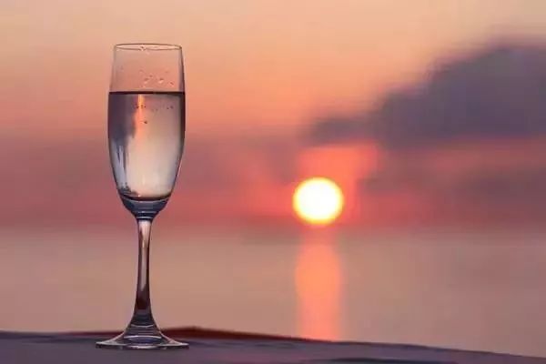 敬2018一杯酒我先干为敬