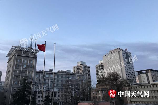中国天气网:北京今天寒风吹起阵风5-6级 明天最高温降至冰点