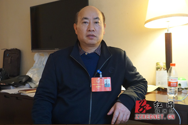 人大代表李志华.