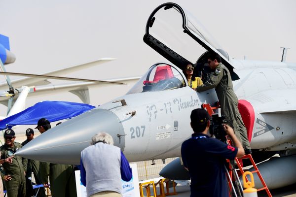 ����ͼƬ��2017��11��12�գ��ڰ������ϰݰ�������ͼķ�����������ں�չ�ϲι��й����ͻ�˹̹�������Ƶġ�������ս�������»������ �Զ��� ��