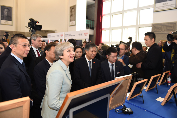 风三日①:访武大登黄鹤楼赏京剧(组图)|武汉大