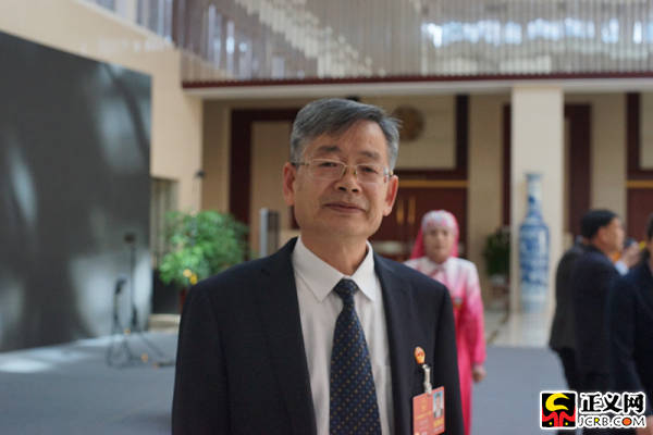 代表热议环境保护:加强公益诉讼 打好污染防治