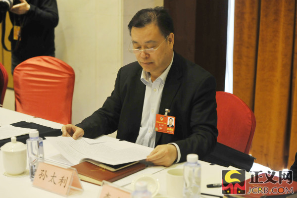 全国政协十三届一次会议民建界别召开小组会议