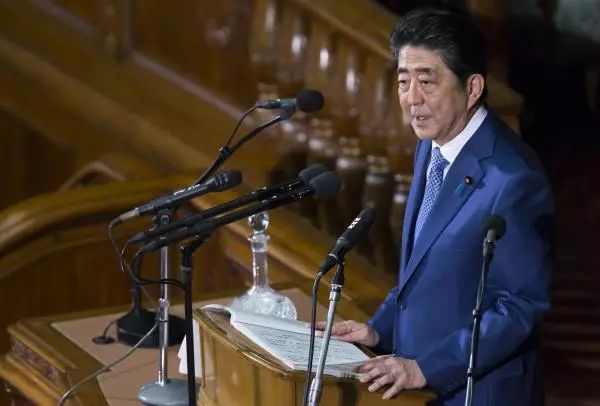 1月22日下午,日本首相安倍晋三在众院全体会议上发表2018年首份施政演说。 视觉中国 图