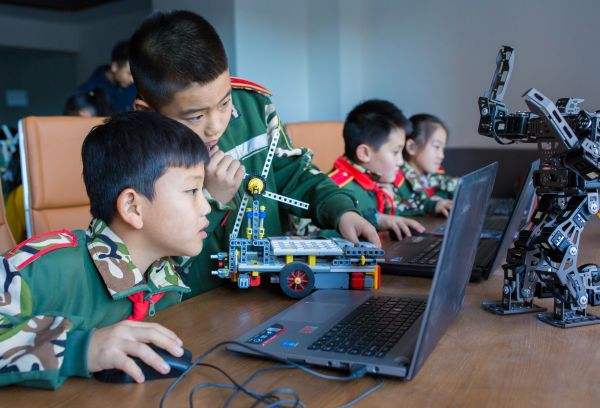 港媒称中国虎妈虎爸让孩子学编程:人工智能时