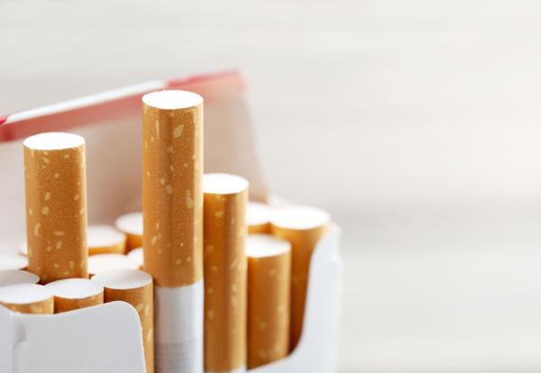 澎湃新闻:调查：近八成受访者赞成卷烟提价，“防青少年吸上第一支烟”