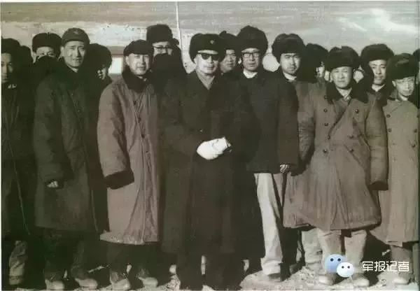 聂荣臻元帅与“人民科学家”钱学森在发射场