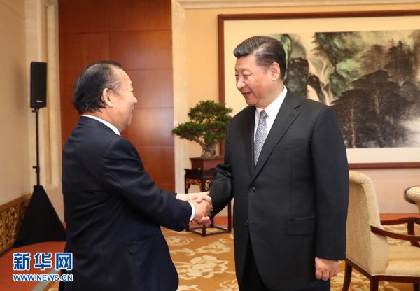 2017年5月16日,国家主席习近平会见二阶俊博。(新华社)