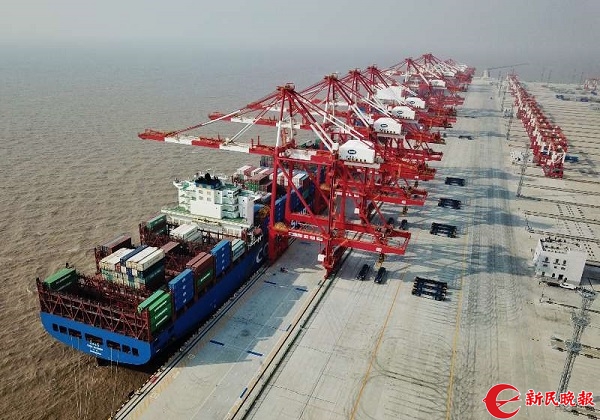 上海洋山港自动码头今日运营!全球最大智慧集