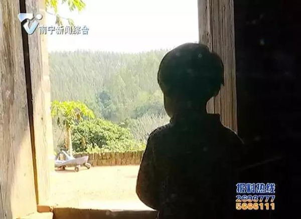 澎湃新闻:女童疑遭两名男孩划伤下体 警方：未成年无法立案