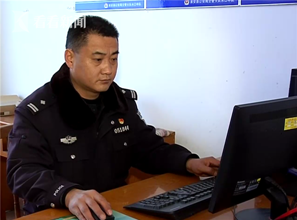 b0d02158fe1a23855b71c96ac1736638.png 视频|女子雪天出车祸昏倒雪地 民警当“人肉靠垫”半小时温暖伤