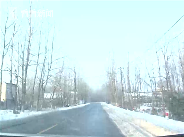 c71fd765ce73a8a838675edb8bd526c4.png 视频|女子雪天出车祸昏倒雪地 民警当“人肉靠垫”半小时温暖伤