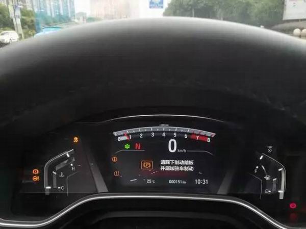 2017年9月,有CR-V车主表示刚开了一百多公里的新车就出现了刹车失效的问题