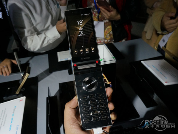 行業(yè)首發(fā)F1.5大光圈 心系天下三星W2018發(fā)布