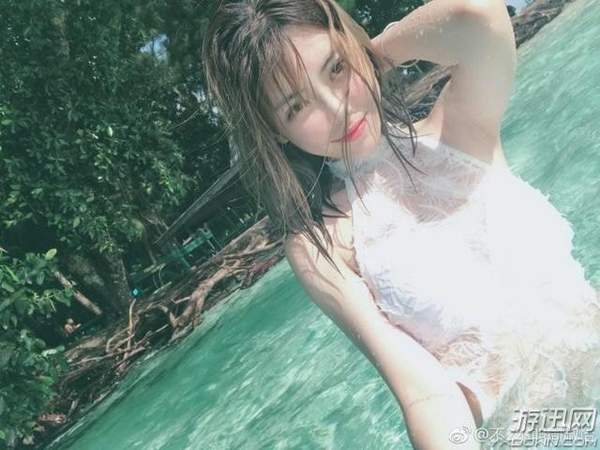 lpl三大美女解说晒泳装美照 小姐姐身材火辣,诱惑难挡