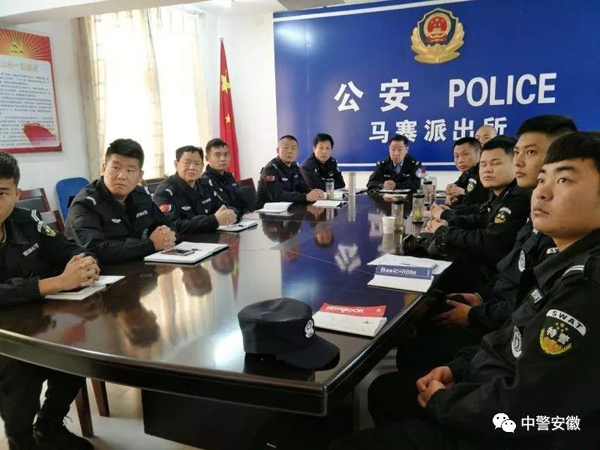 李丰盈率领全所民警收听视频集会 我国警察网 图