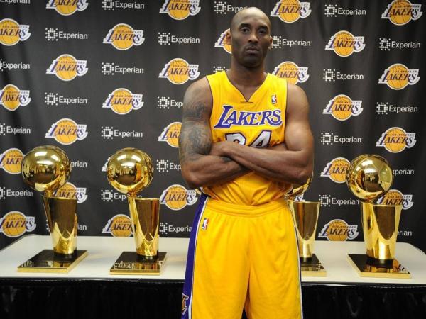 科比球衣退役|8号经历的每一刻,都决定着24号