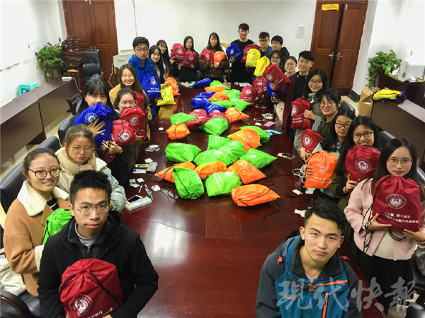 南财大学生缴纳 爱心税 ,帮助新疆零冻地区青少