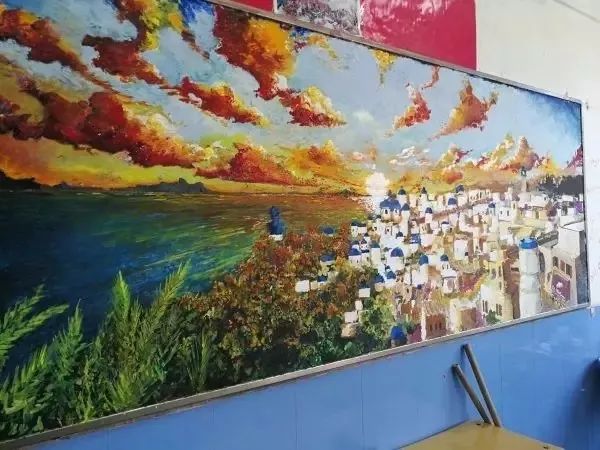 这群00后仅用一支笔,就绘制出逆天黑板报,惊艳朋友圈!