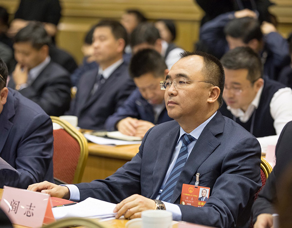 全国人大代表阎志:松绑低空空域,让小型飞机进